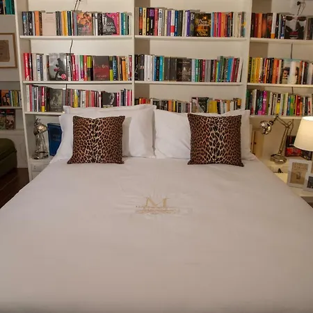 לינה וארוחת בוקר Bed&book Mooks